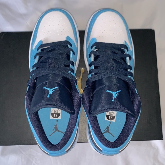 Jordan 1 Low GS ‘UNC’ - Picture 6 of 12